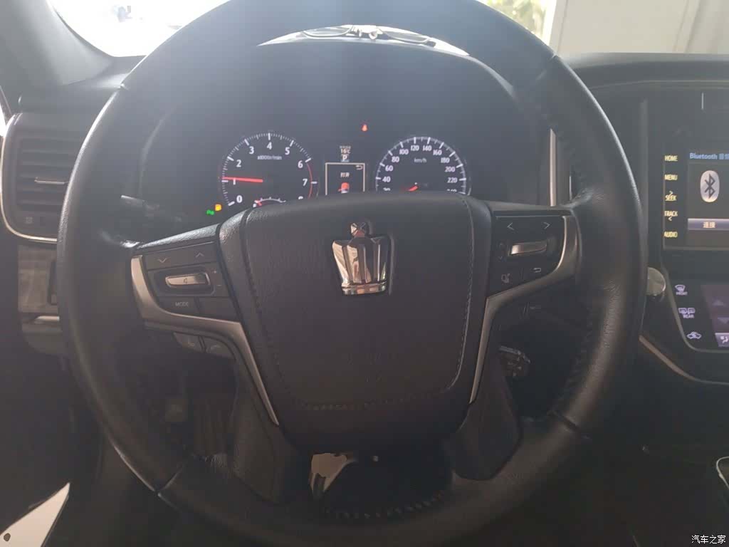 Toyota Crown, 2016 8