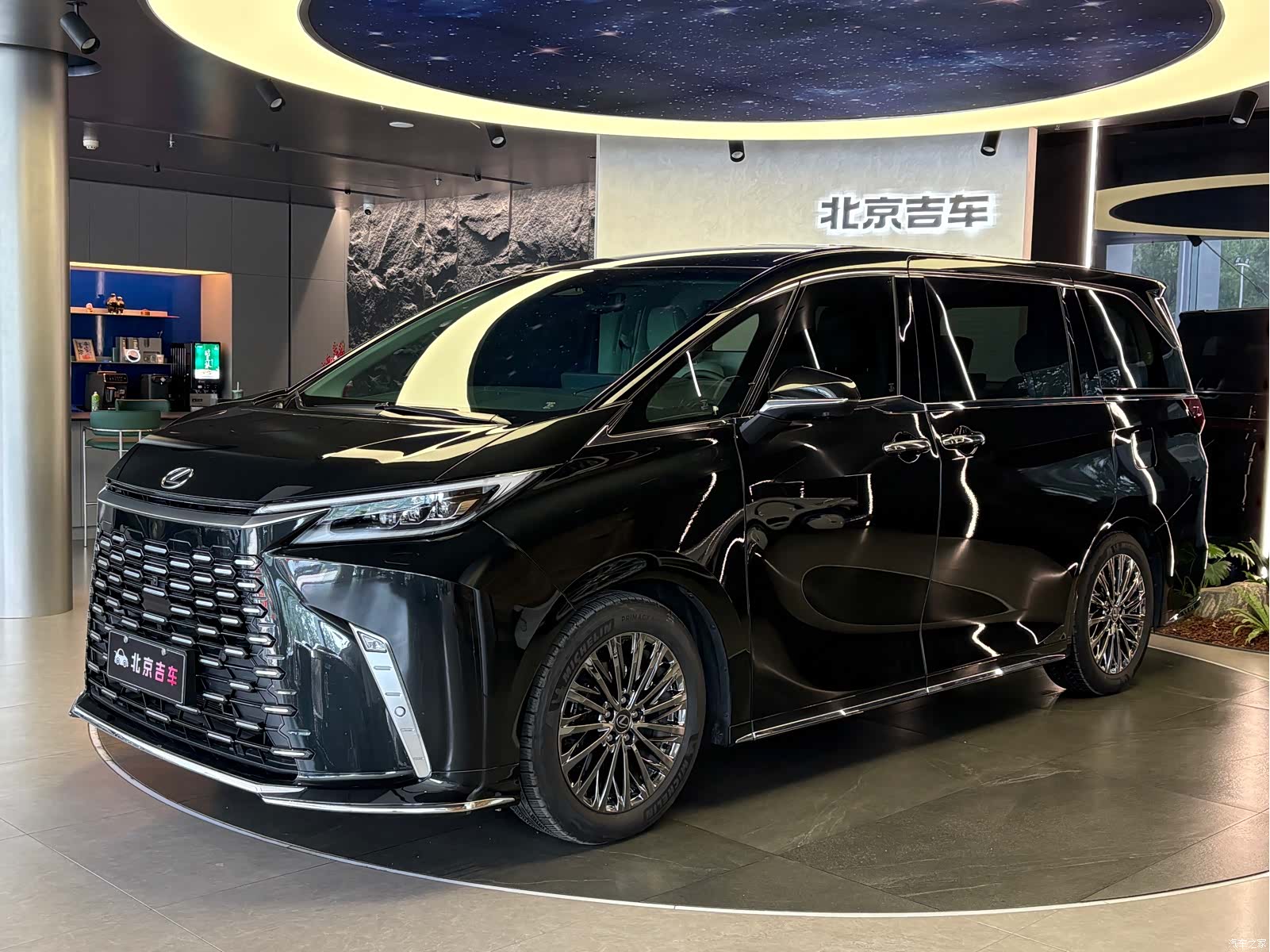 Lexus LM