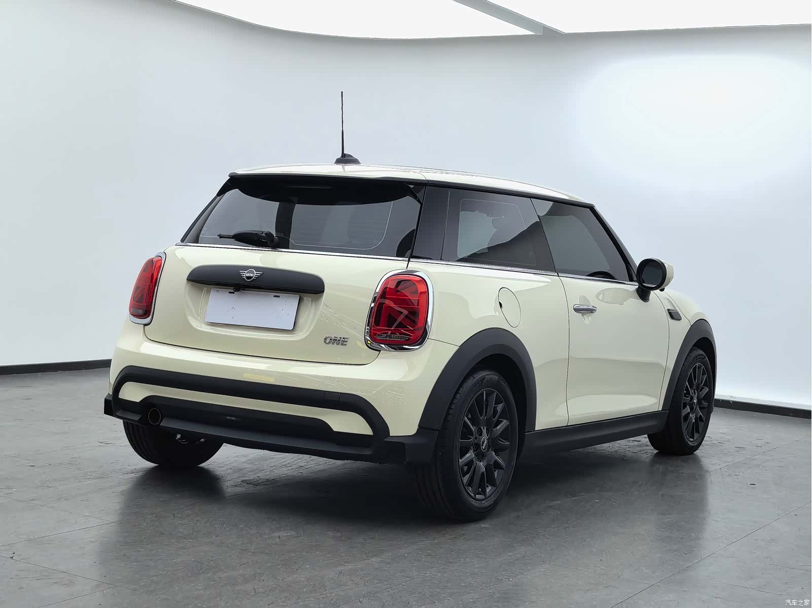 Mini ONE, 2022 4