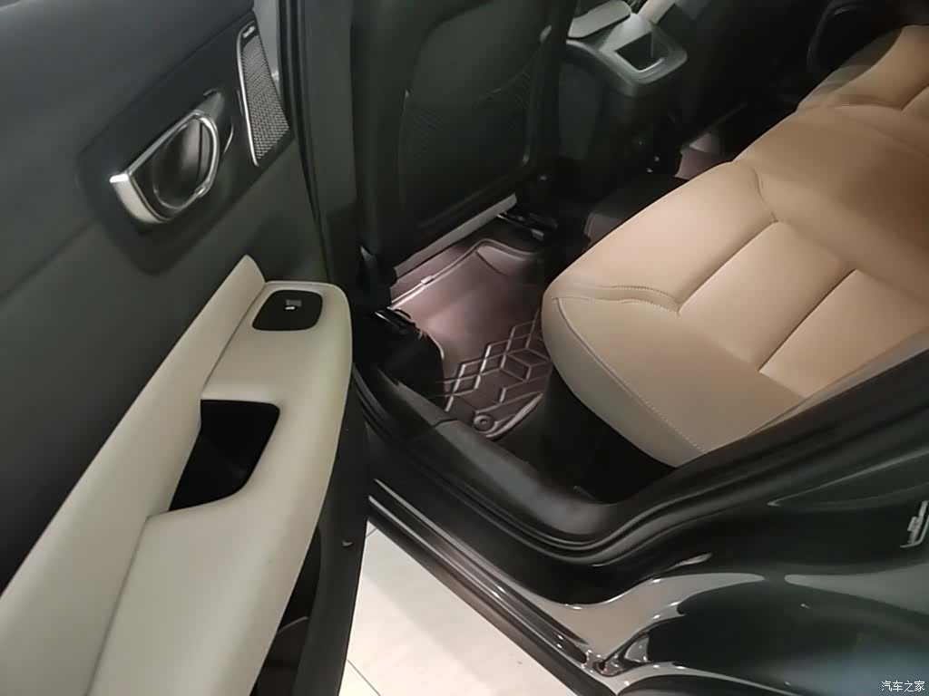 Volvo XC60, 2025 17