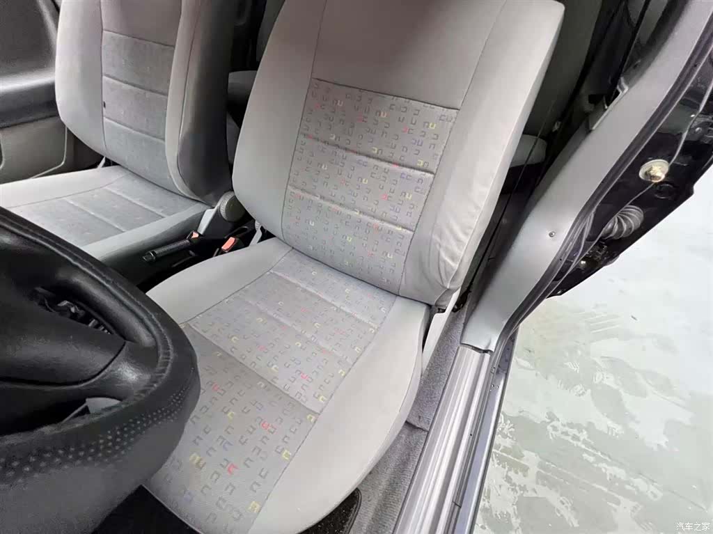 Volkswagen Santana, 2012 4