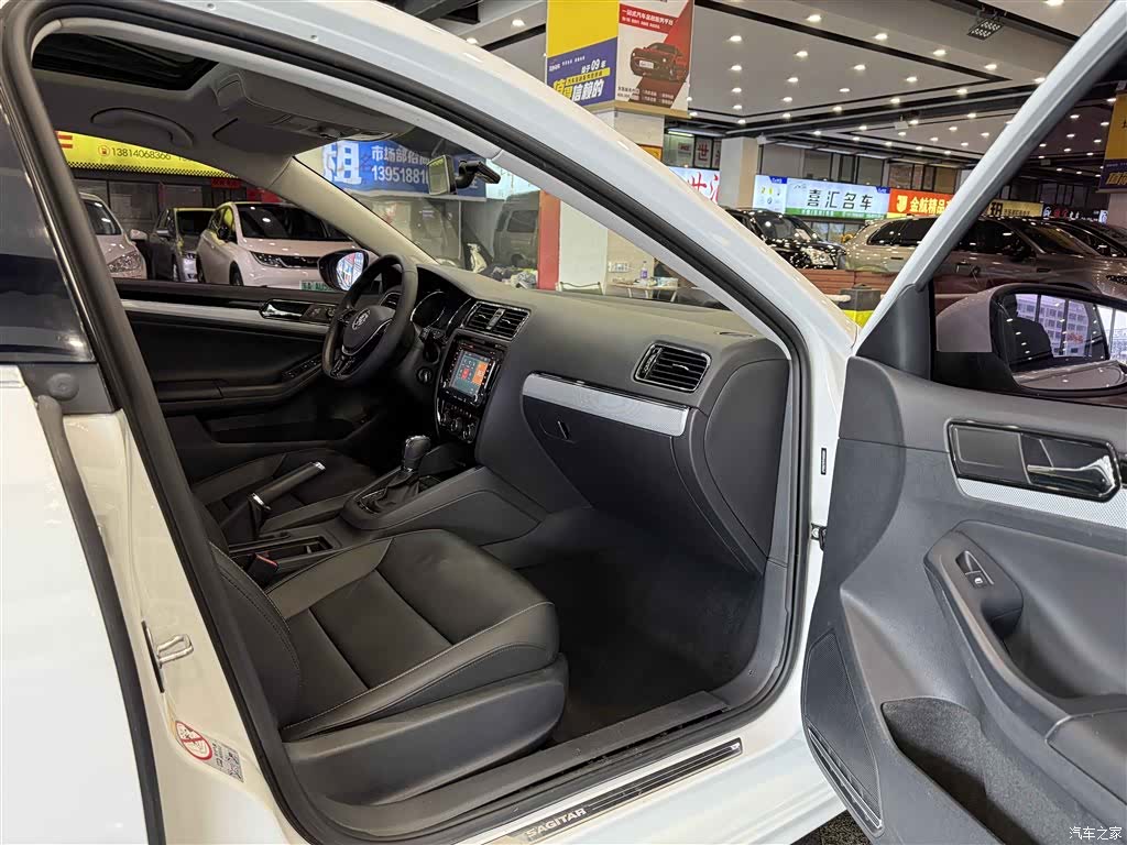 Volkswagen Sagitar, 2015 6
