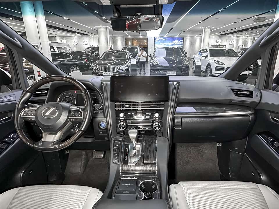 Lexus LM Lexus LM