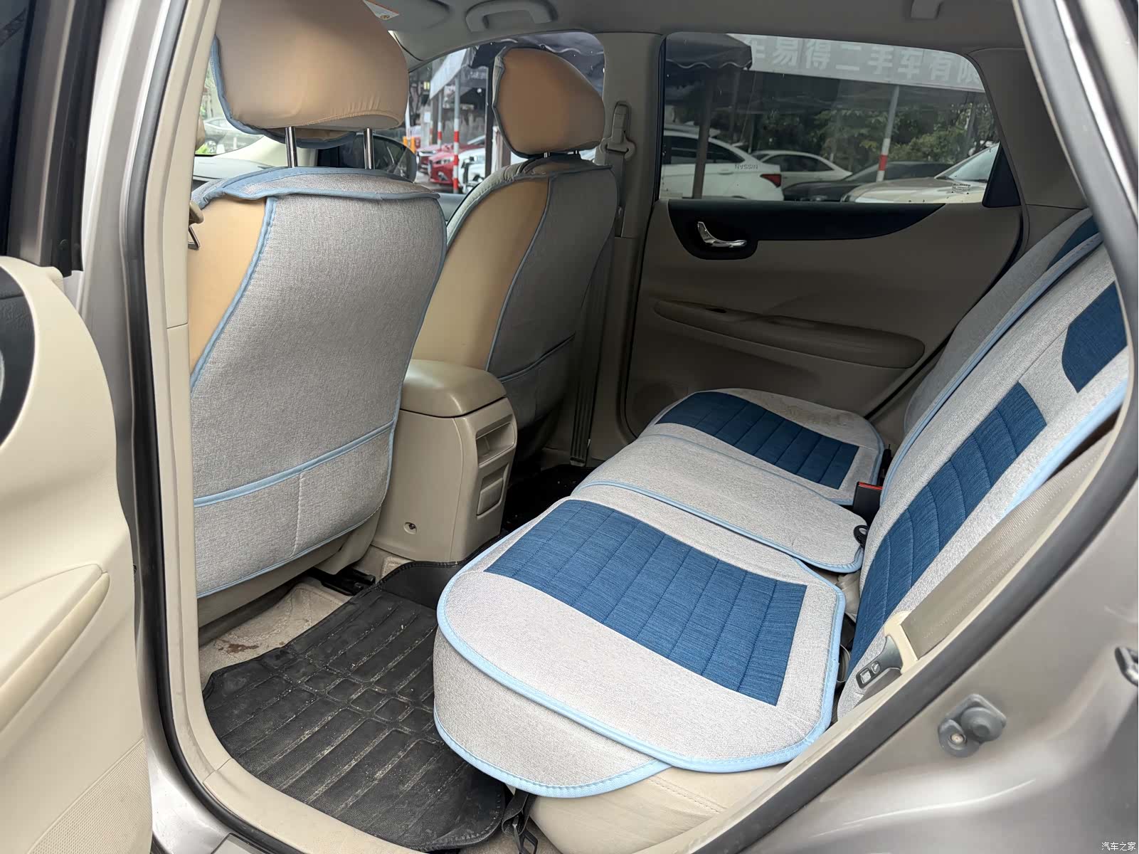 Nissan Tiida, 2012 8