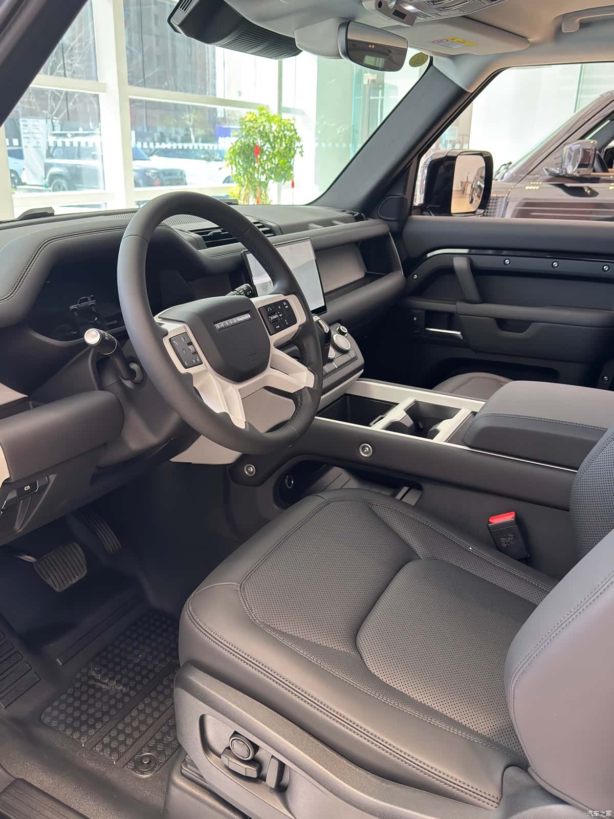 Land Rover Defender, 2026 15