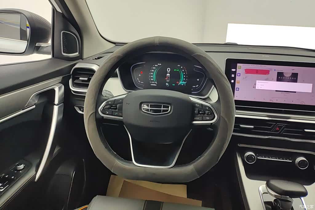 Geely Coolray, 2024 15