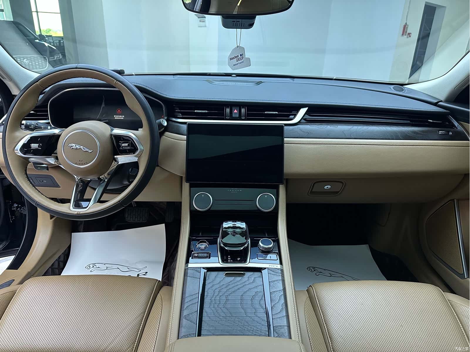 Land Rover P250, 2023 13