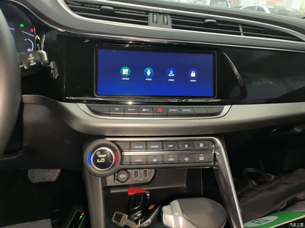 DongFeng AX7, 2019 13