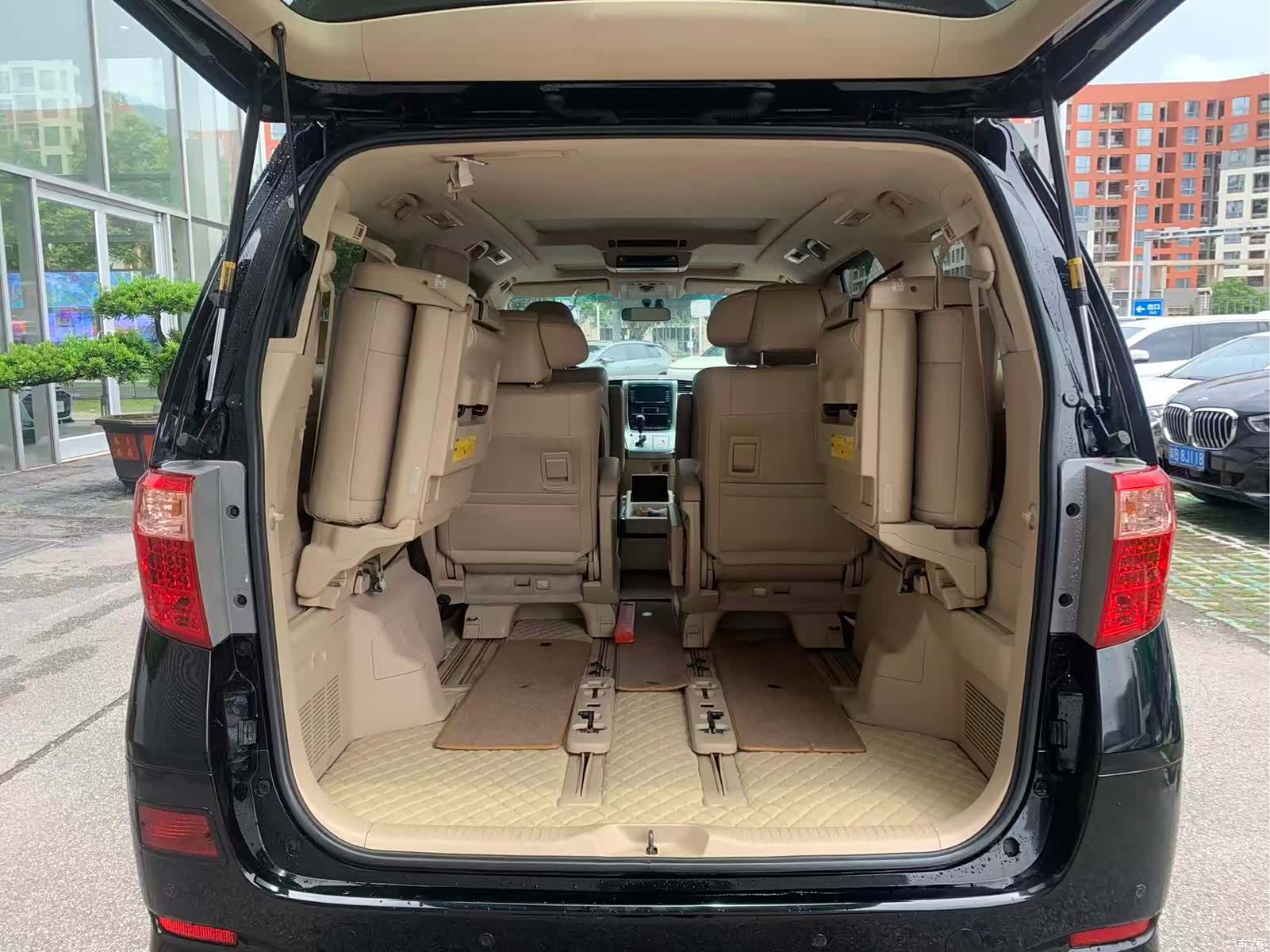Toyota Alphard, 2011 7