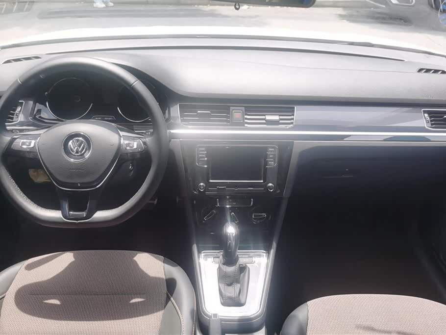 Volkswagen C-TREK Wei Collar