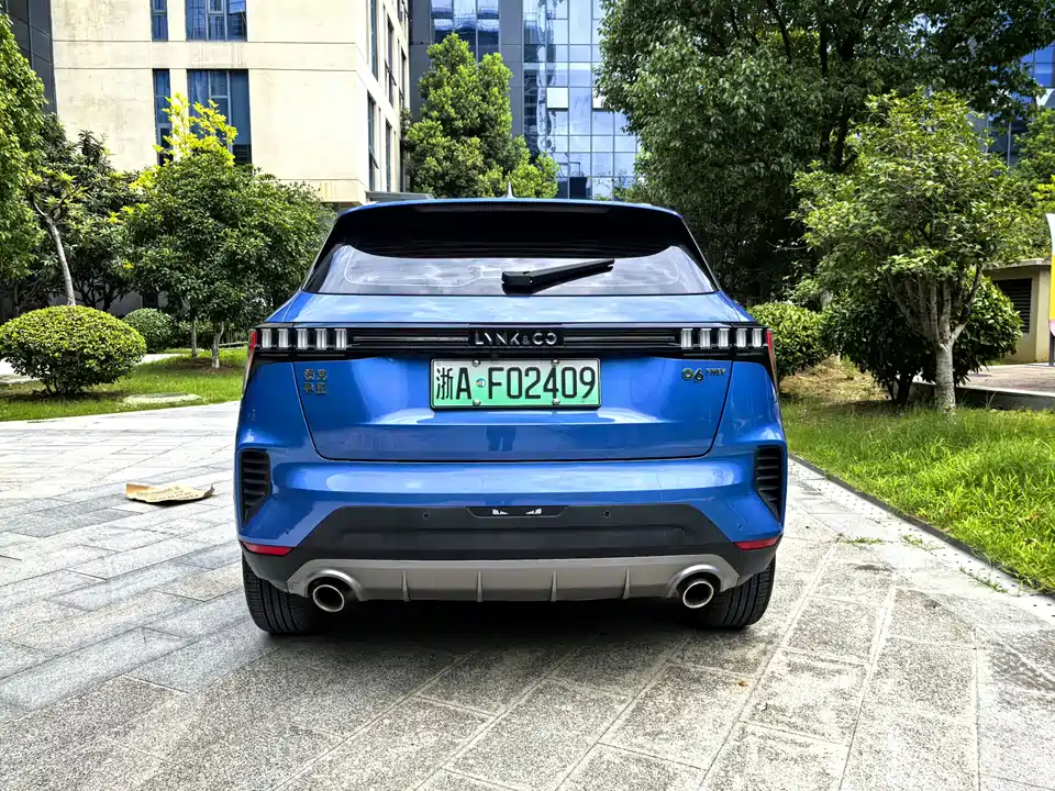 Lynk & Co 06 EM-P