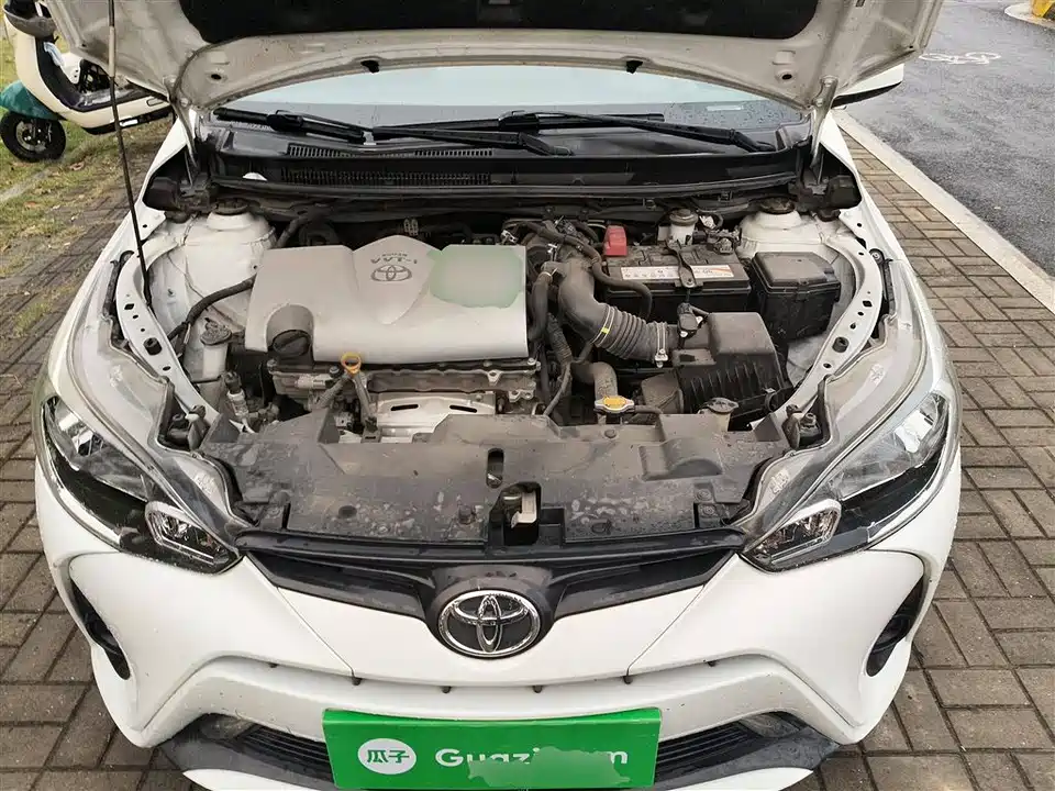 Toyota YARiS L to enjoy