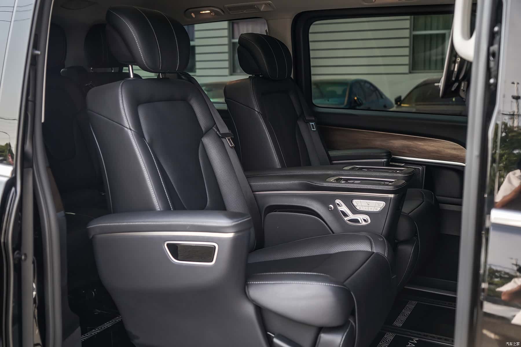 Mercedes-Benz V-Class, 2022 18