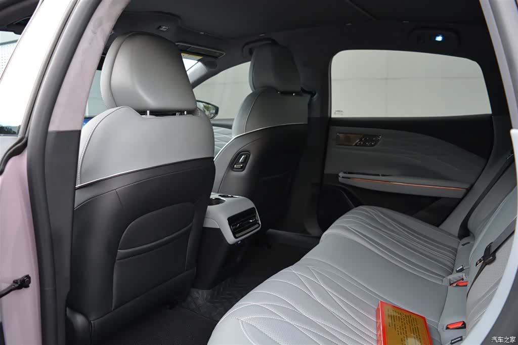 Geely E8, 2025 8