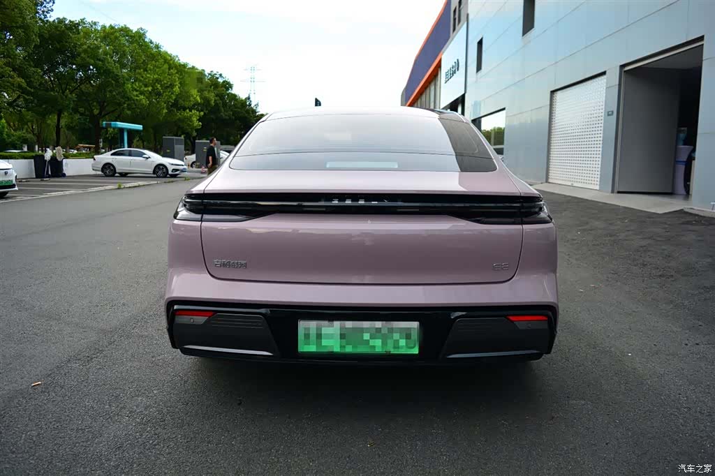 Geely E8, 2025 6