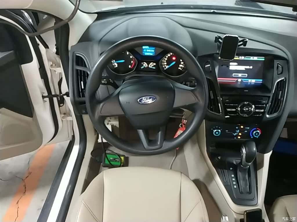 Ford Focus, 2015 11