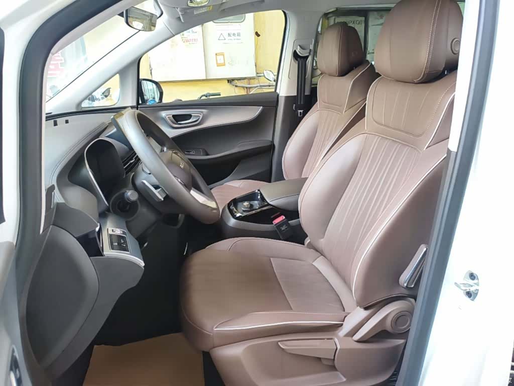Roewe iMAX8, 2024 15