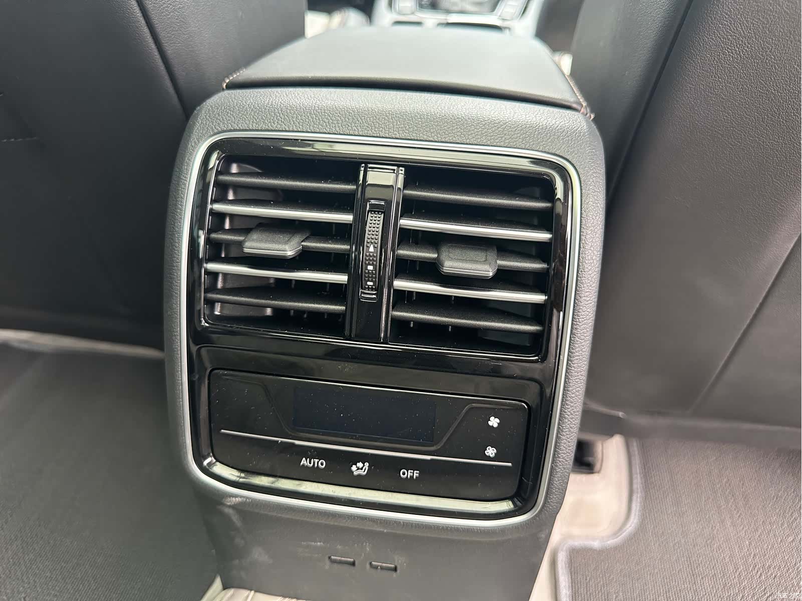 Volkswagen Magotan, 2025 14