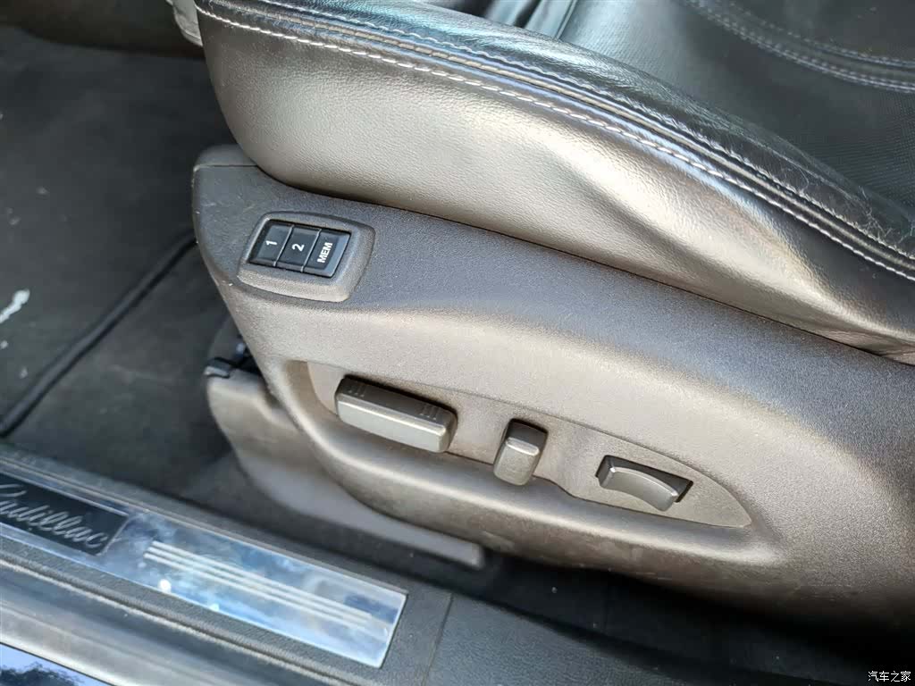 Cadillac SRX, 2012 15