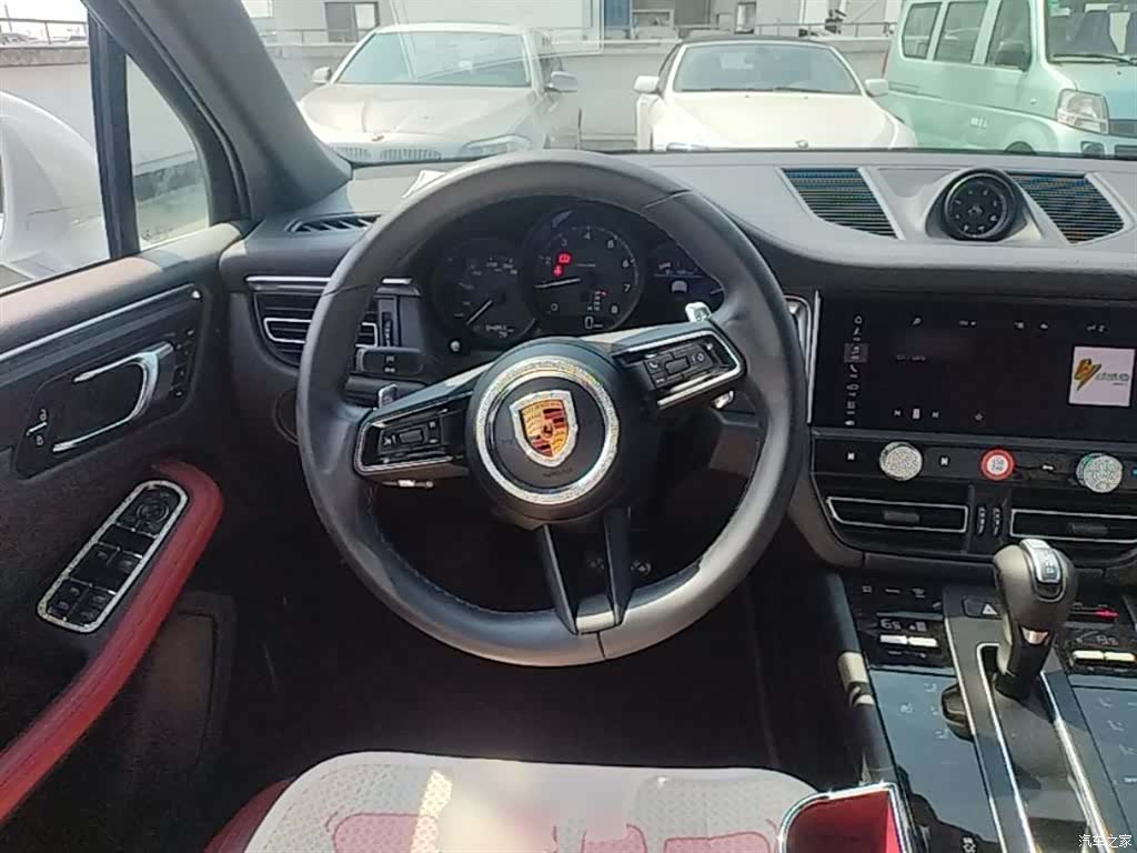 Porsche Macan, 2022 11