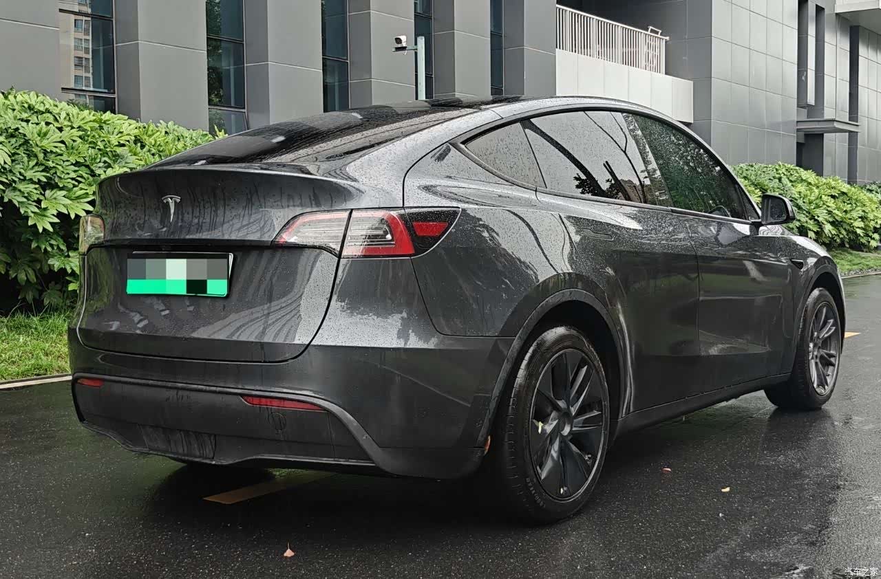 Tesla Model Y, 2024 8
