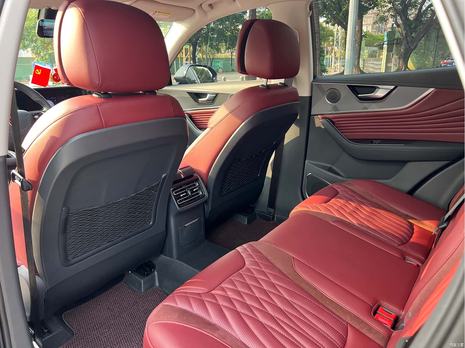 Hongqi HS5, 2024 9