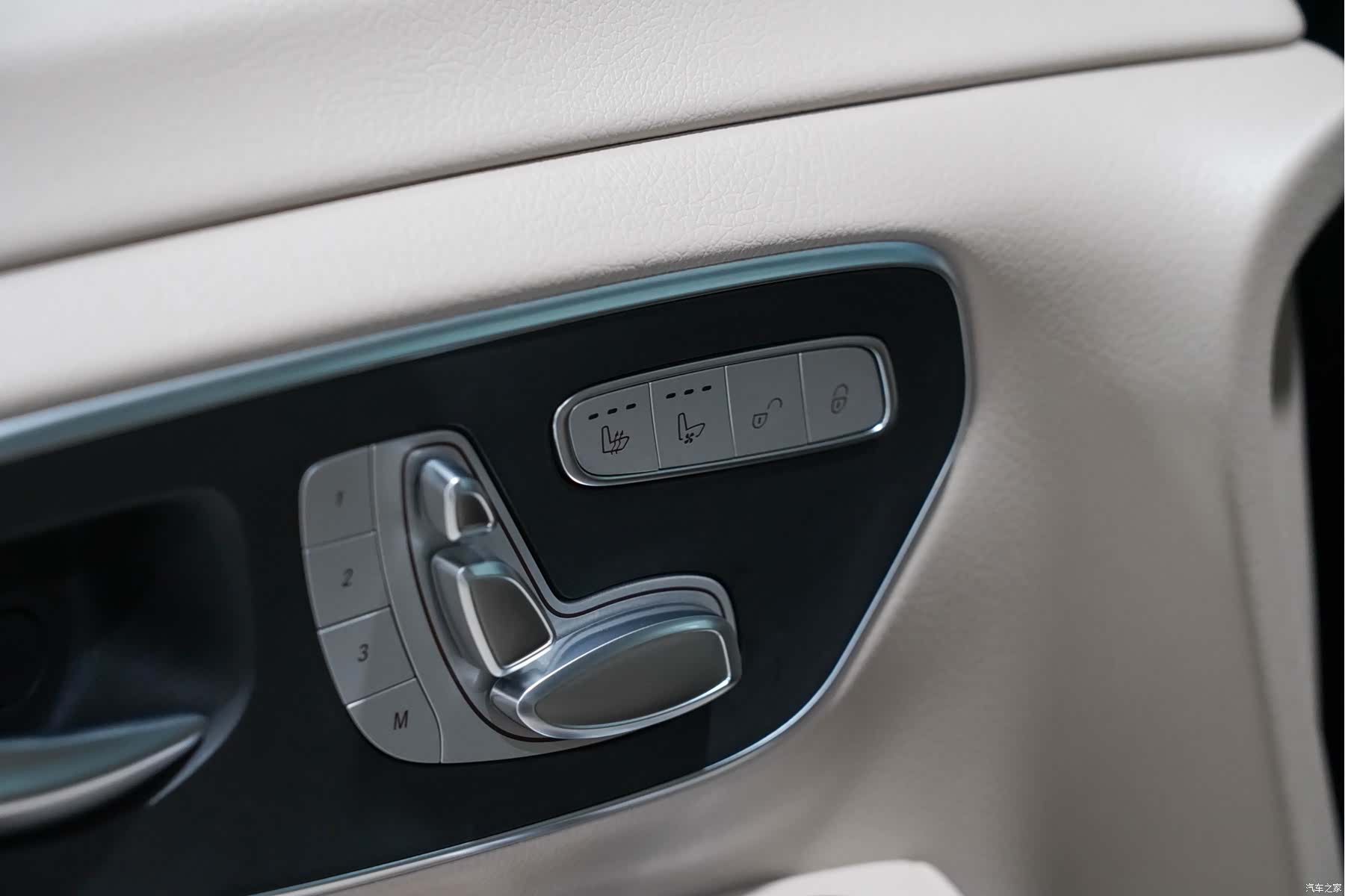 Mercedes-Benz V-Class, 2023 12