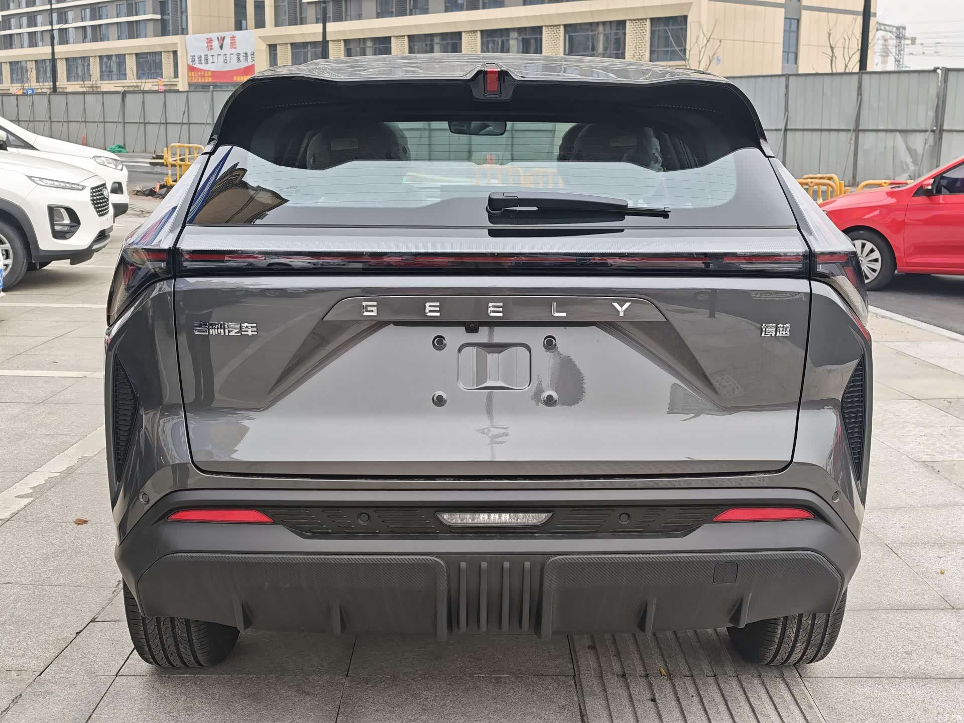 Geely Boyue, 2026 все фото