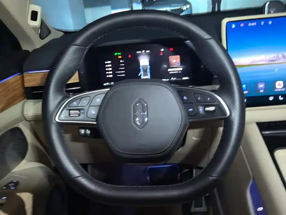 AITO Ask the world M5