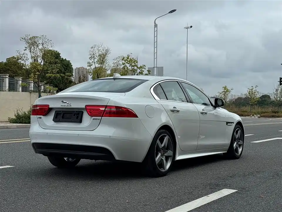 Jaguar XE
