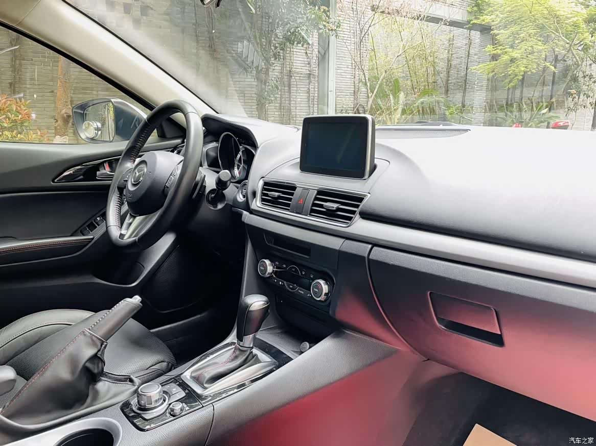 Mazda Mazda3, 2015 7