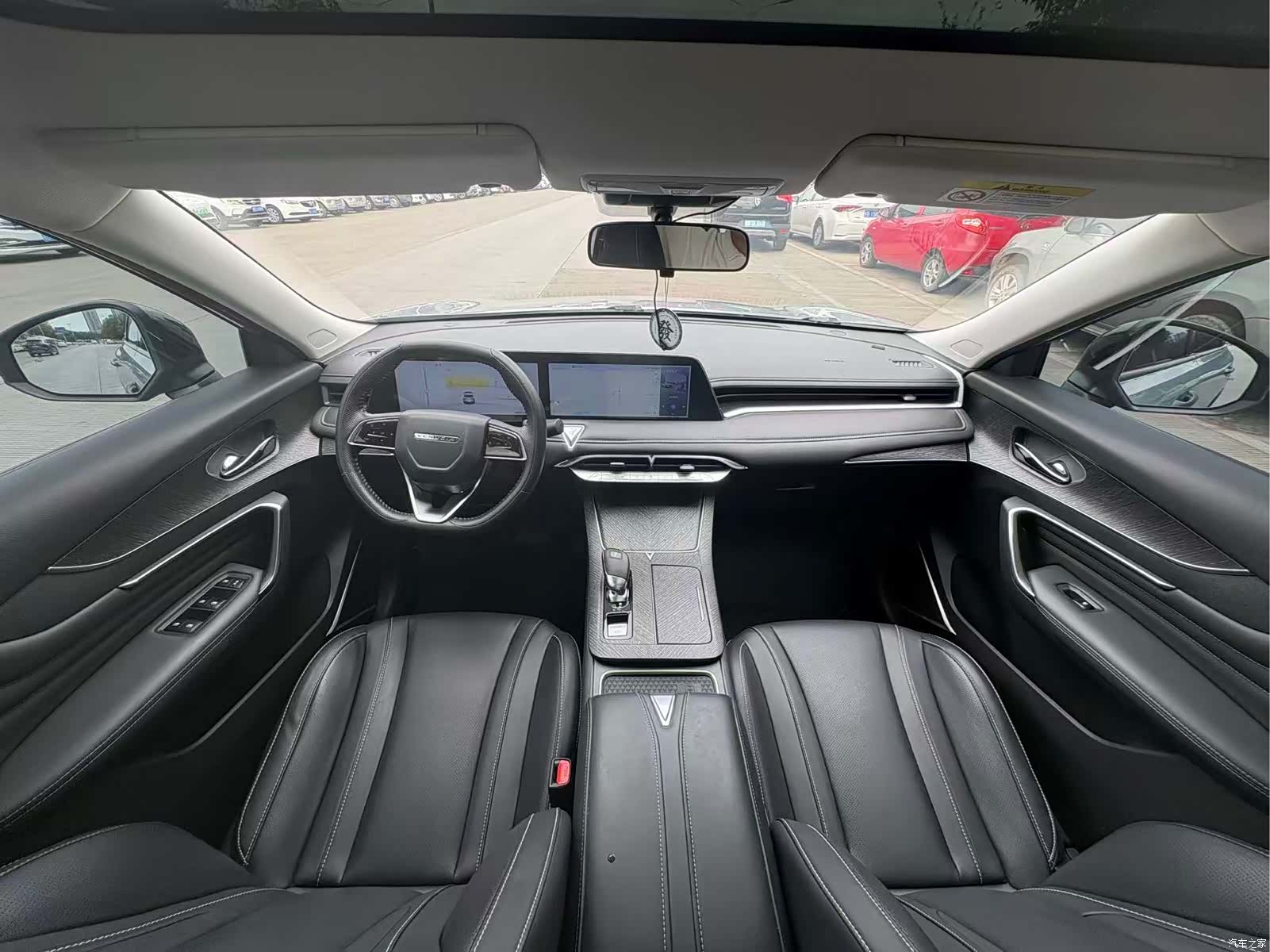 Nissan V, 2022 все фото
