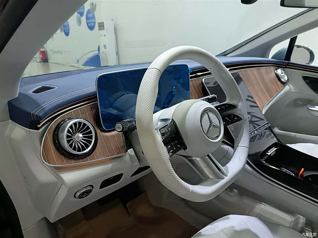 Mercedes-Benz EQE, 2025 4