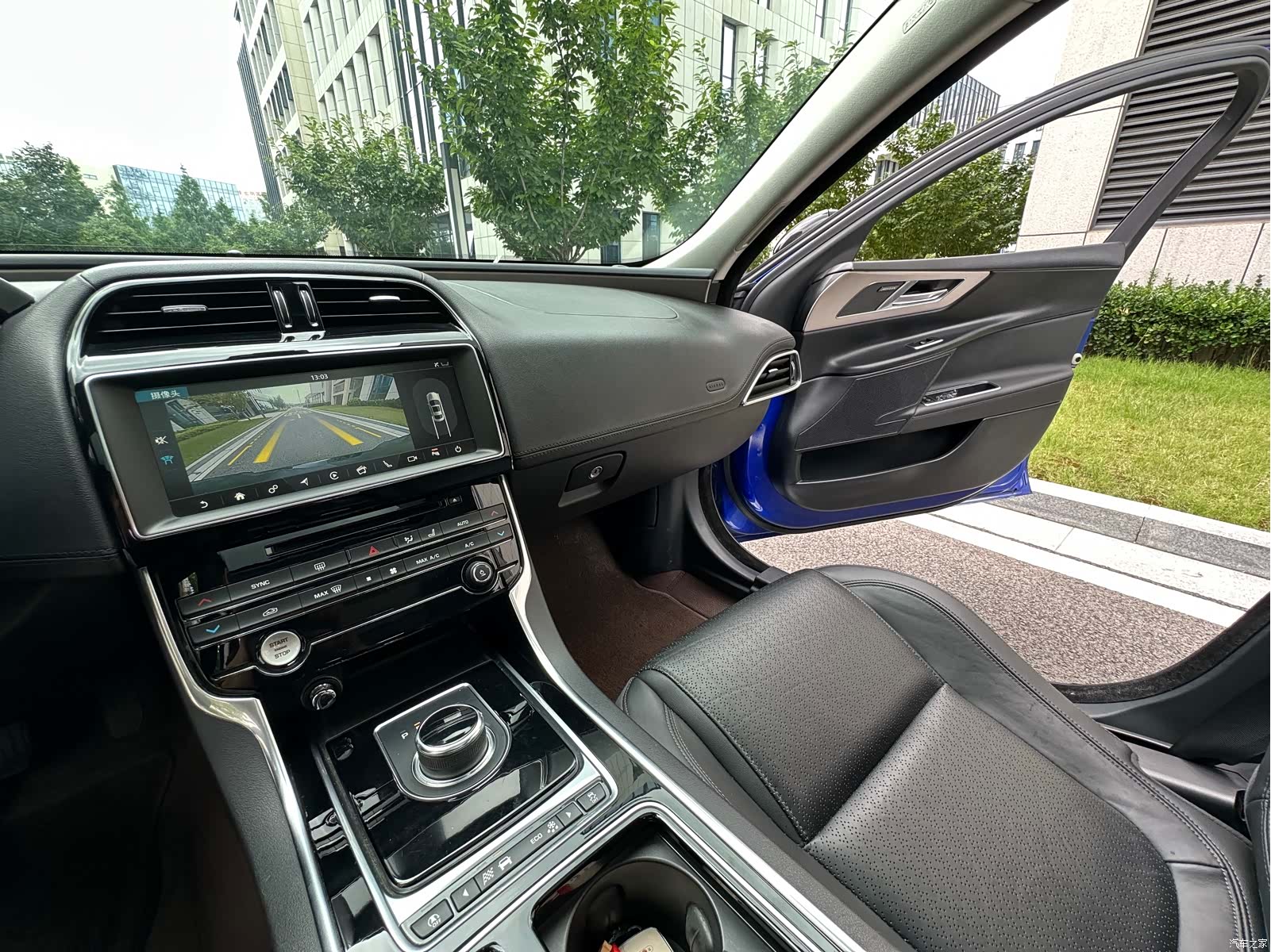 Land Rover XEL, 2019 19