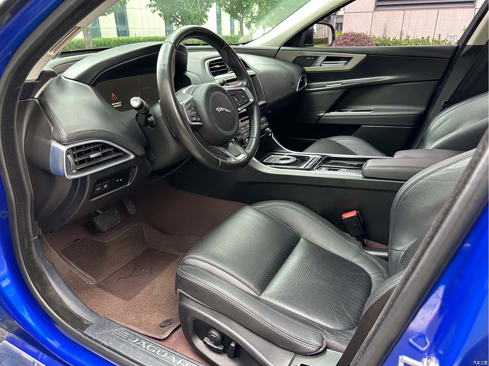 Land Rover XEL, 2019 4