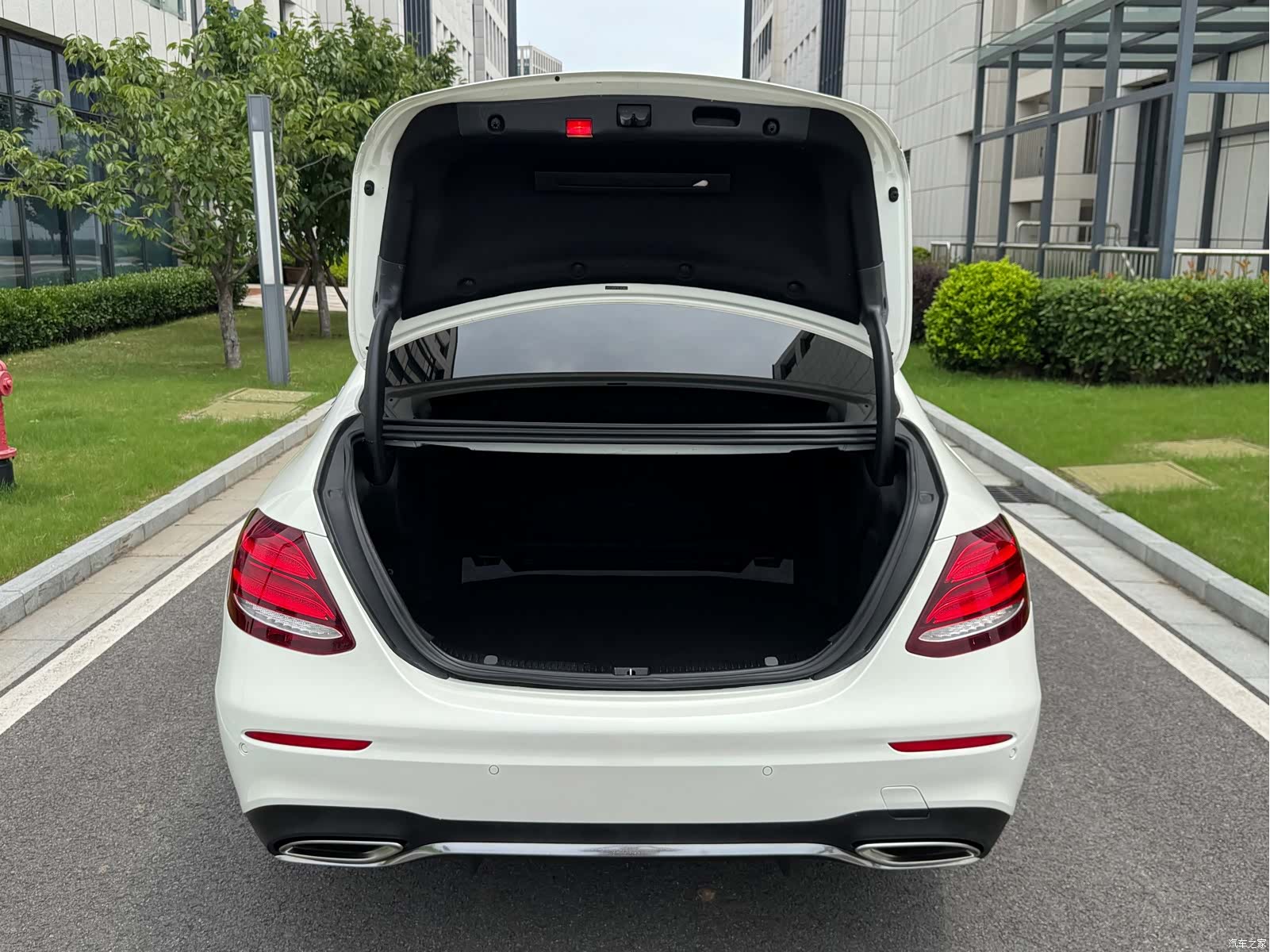 Mercedes-Benz E-Class, 2019 9