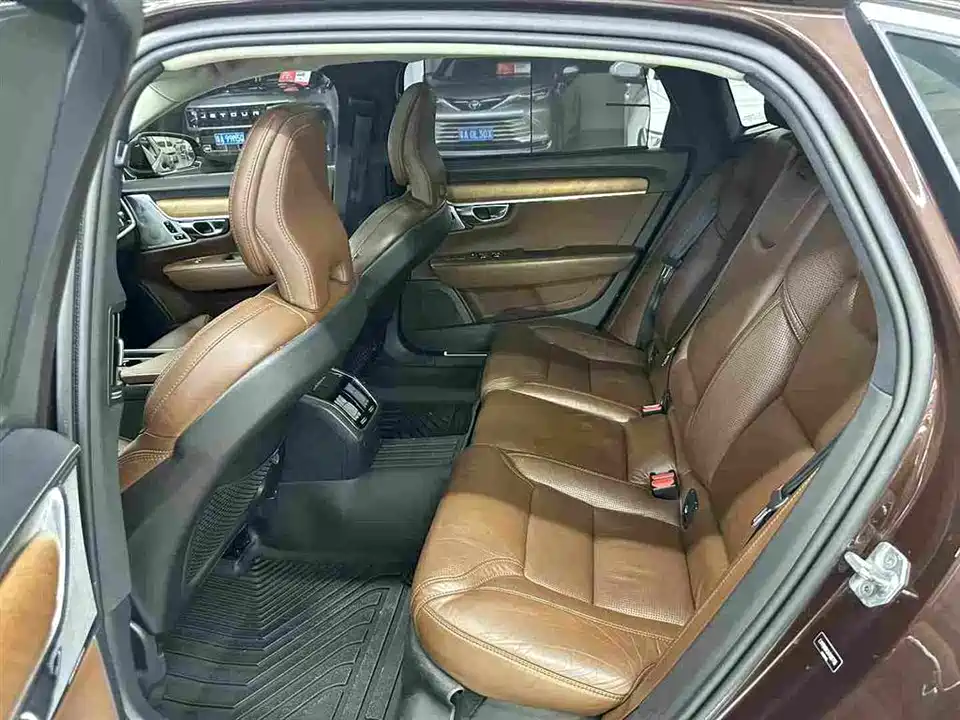 Volvo S90