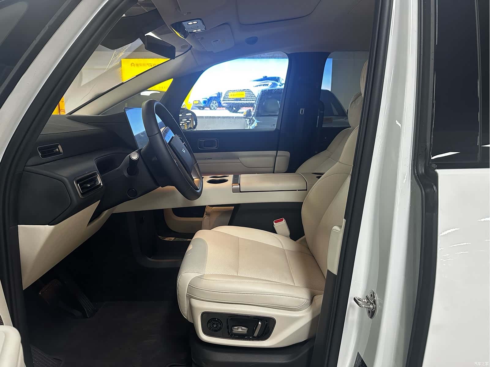 Li Auto MEGA, 2025 14