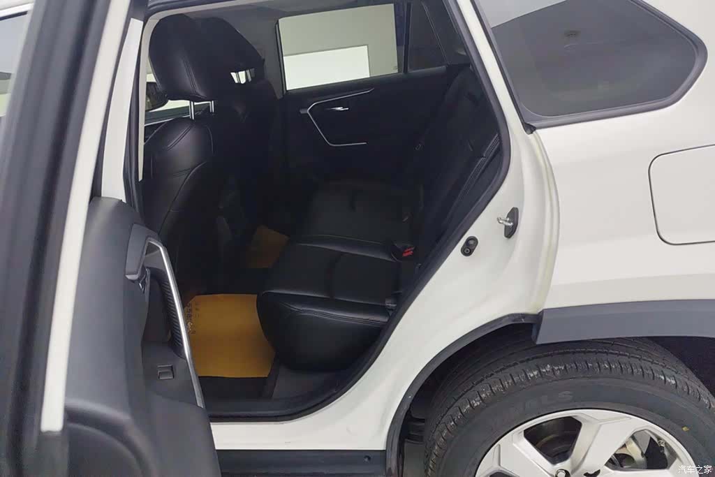 Toyota RAV4, 2021 11