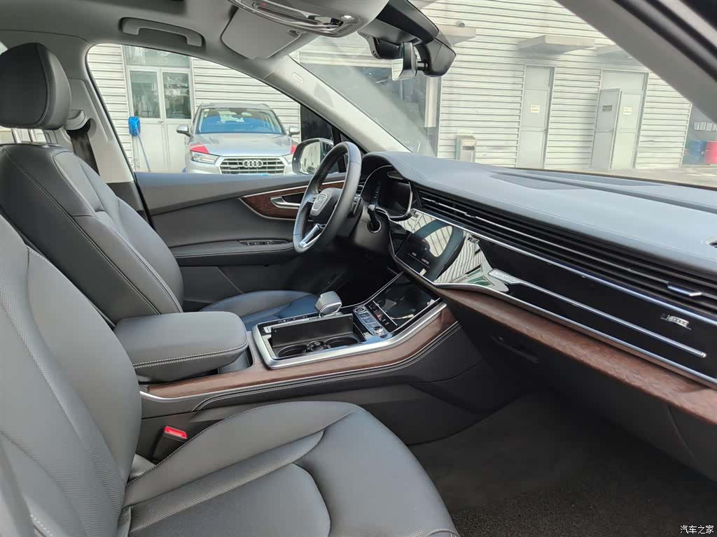 Audi Q7, 2025 12