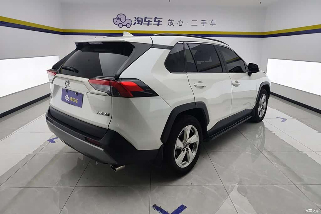 Toyota RAV4, 2021 3