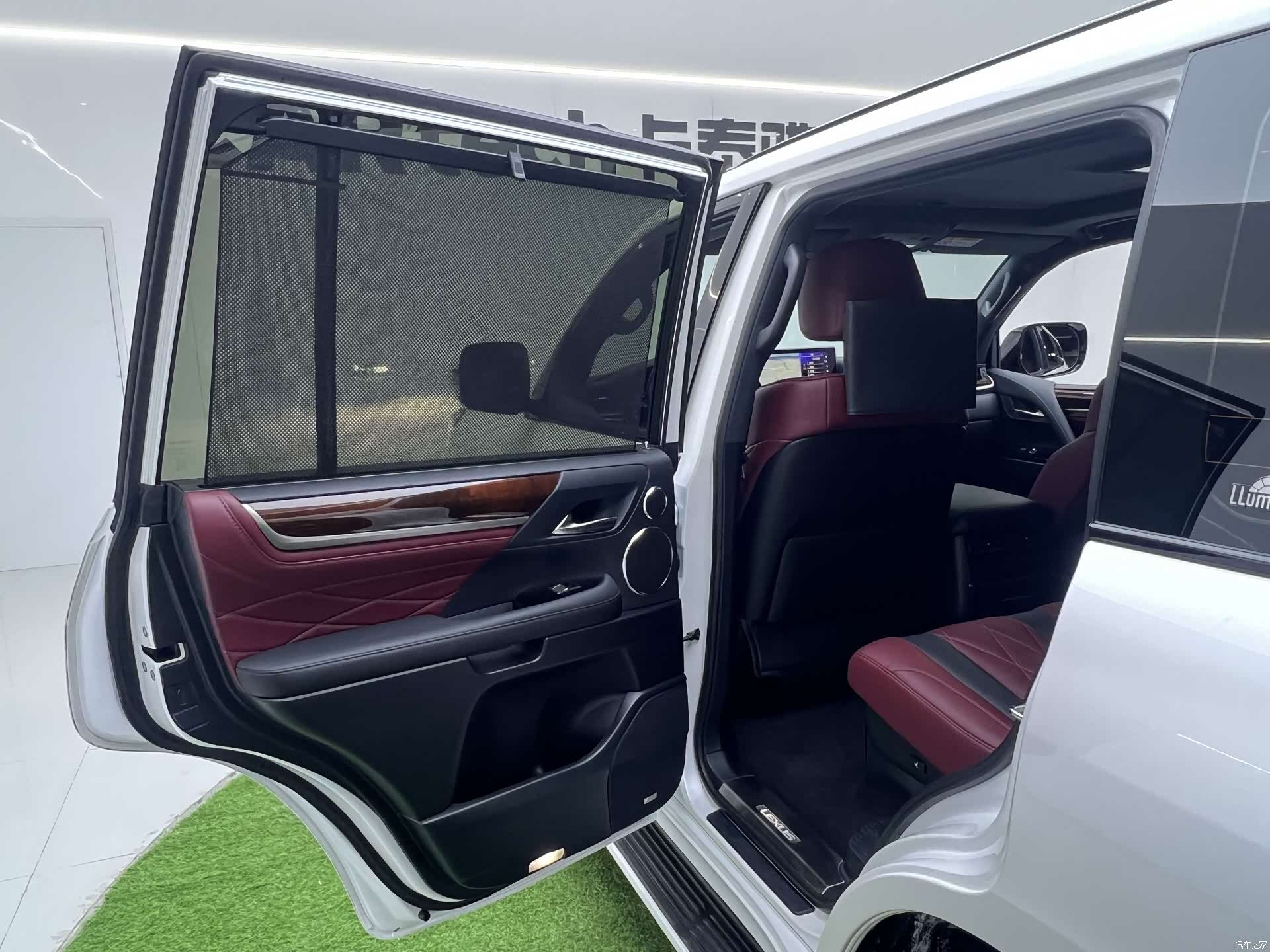 Lexus LX, 2022 25