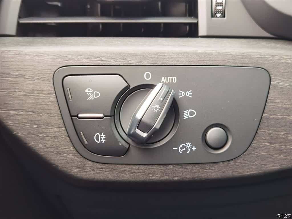 Audi A4L, 2023 14