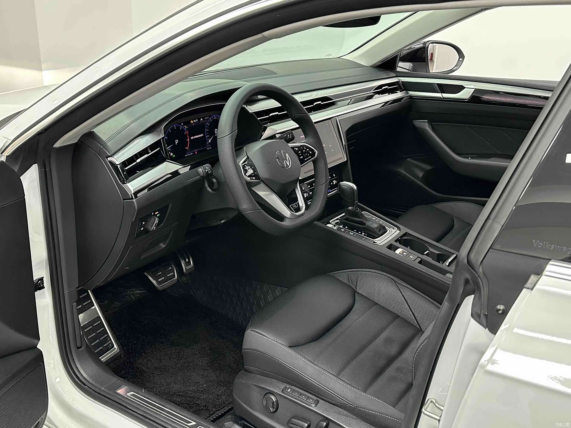 Volkswagen CC, 2025 11
