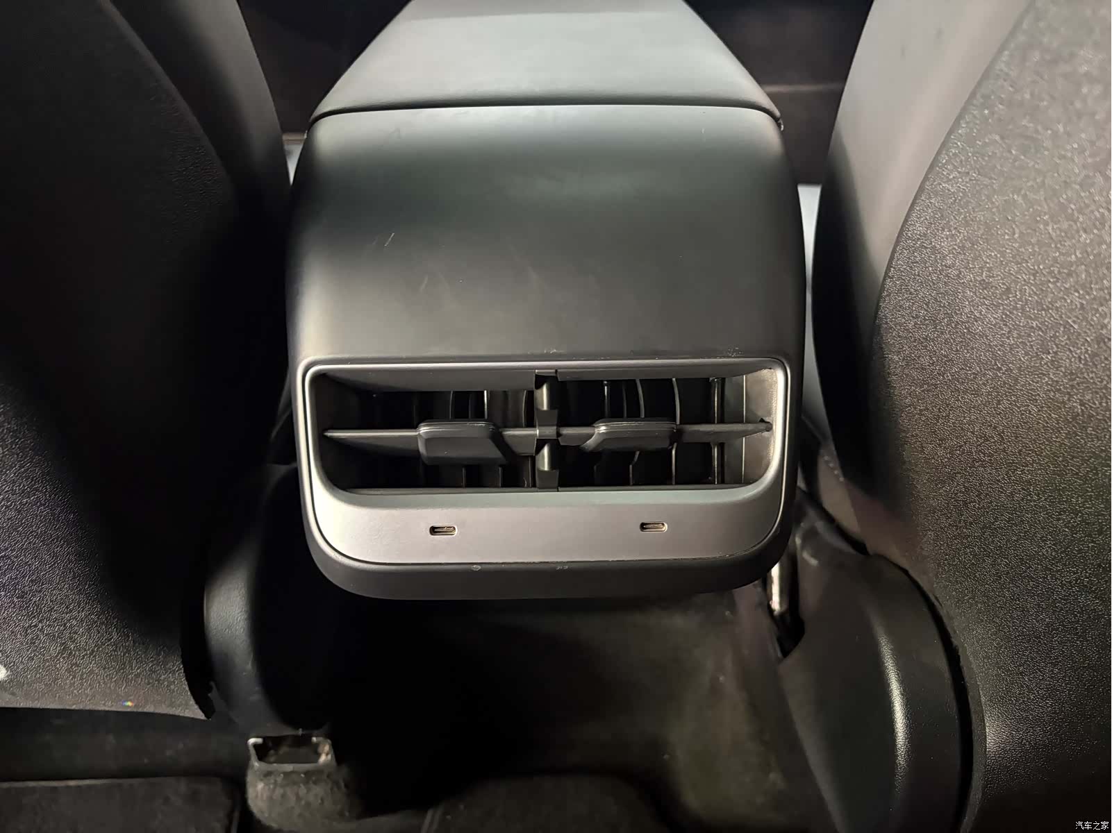 Tesla Model Y, 2023 17