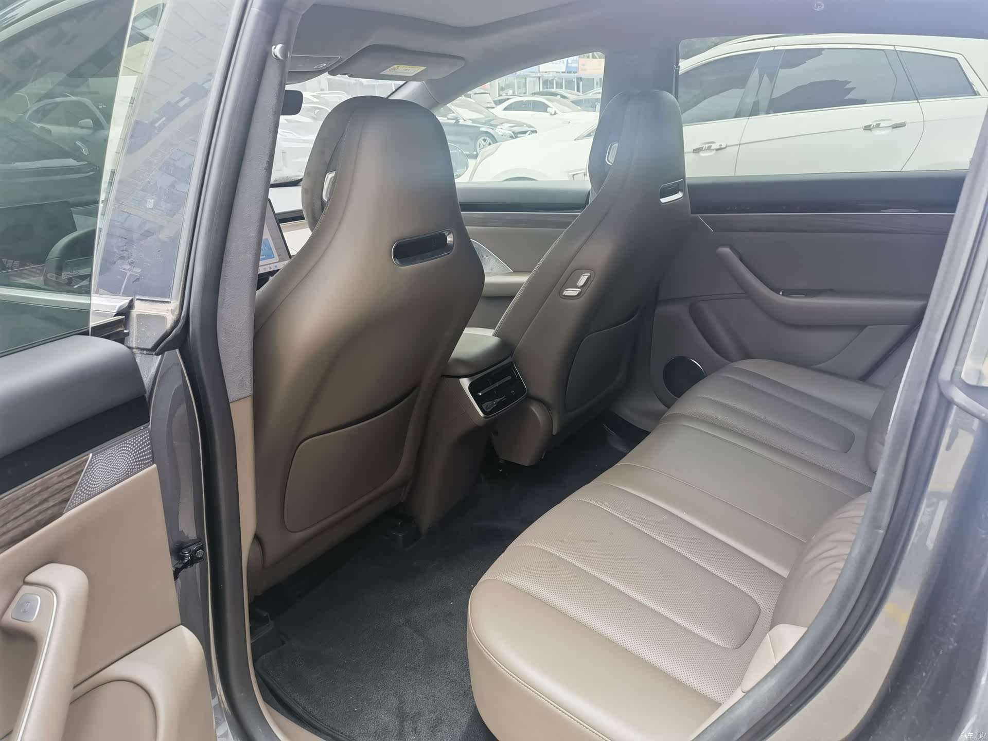Luxeed R7, 2025 12