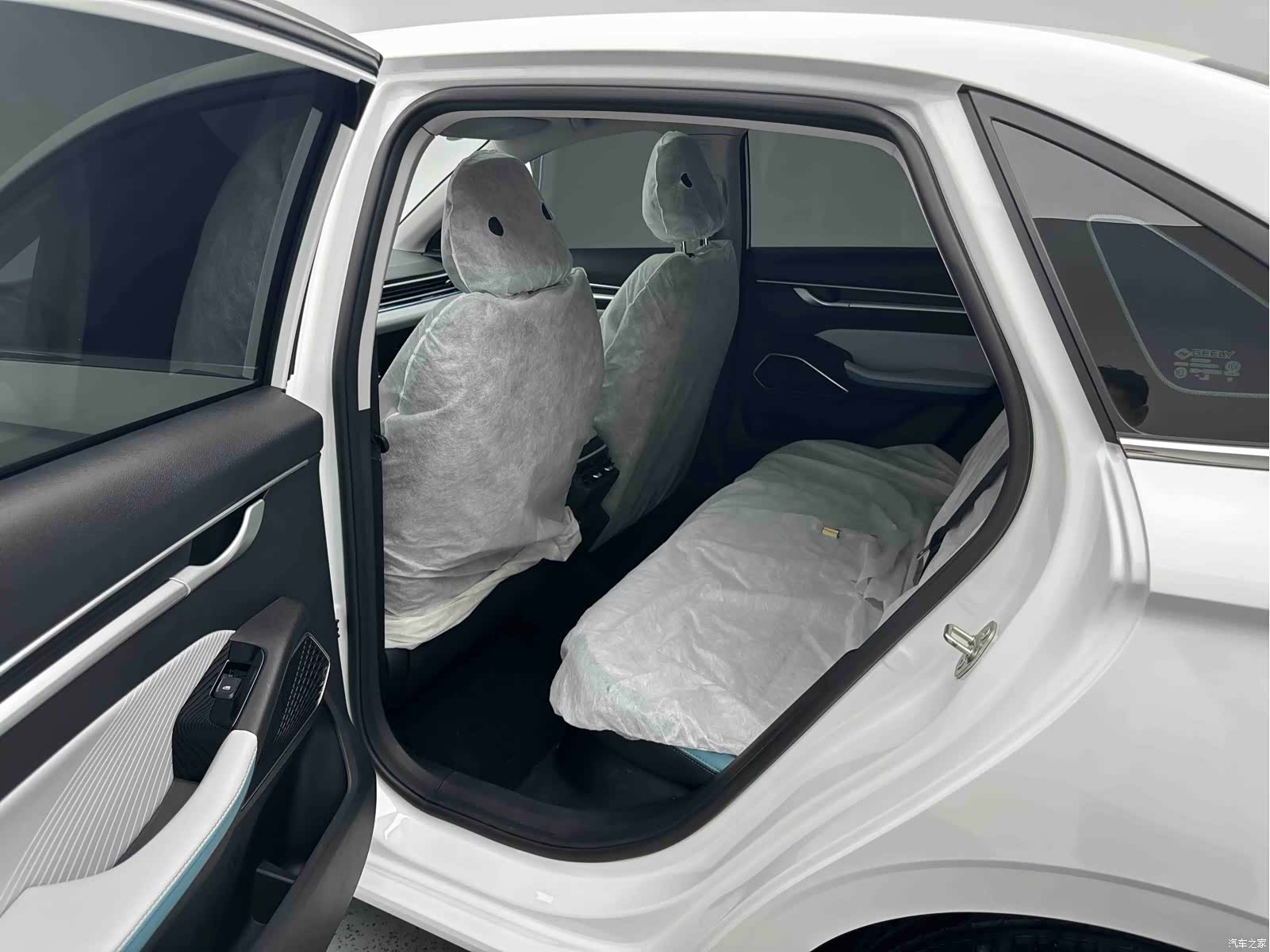 Geely Emgrand, 2023 13