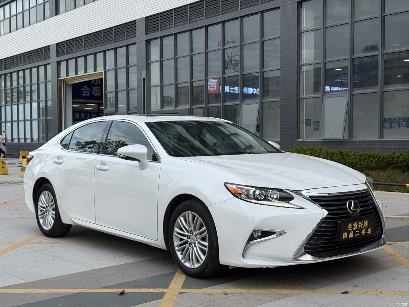Lexus ES, 2017 3