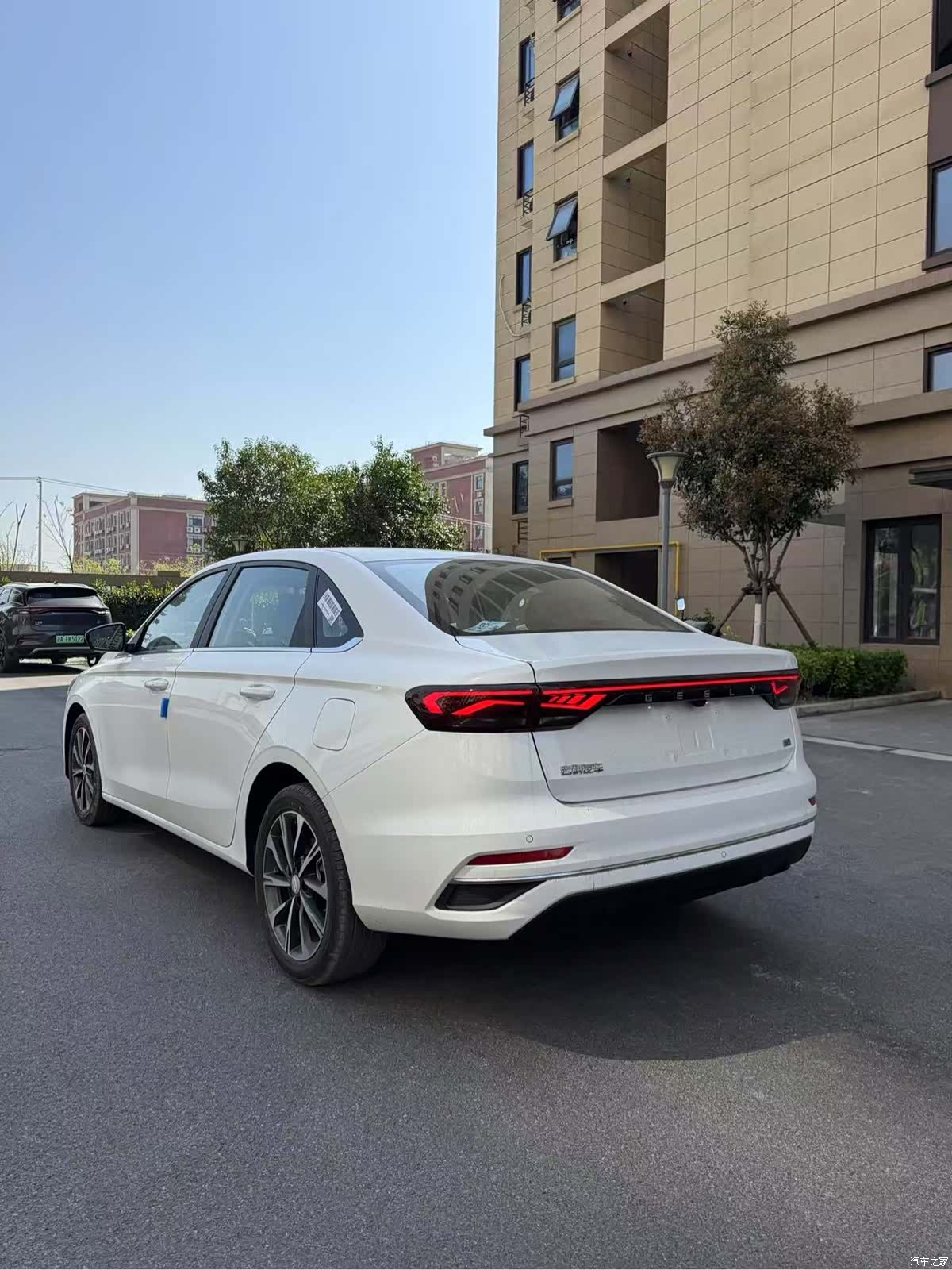 Geely Emgrand, 2021 9