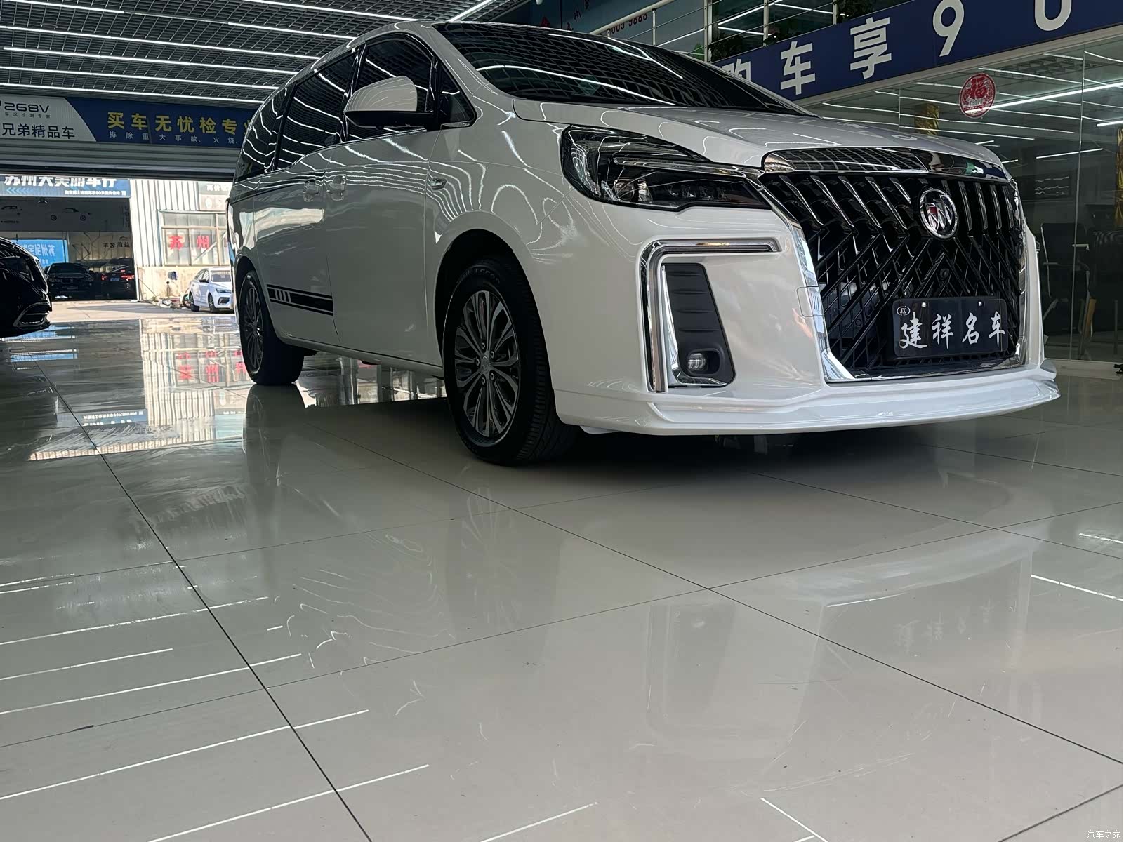 Buick GL8, 2022 3
